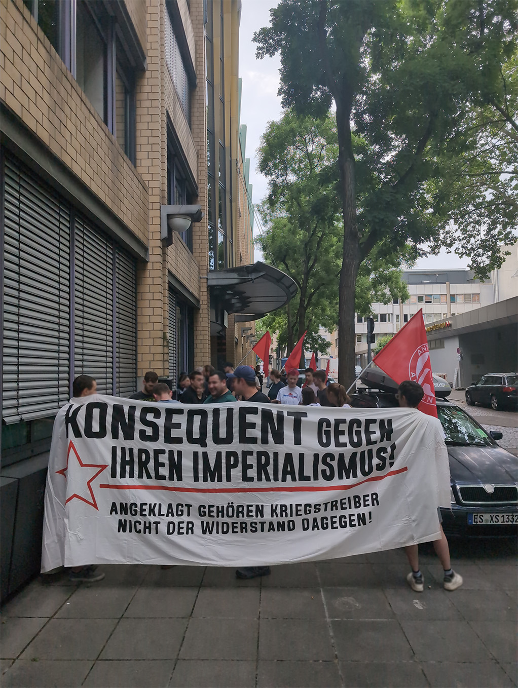 Begleitung unseres Genossen zum Prozess am 30.06.